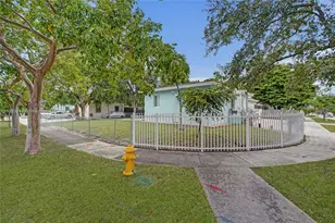 440 NW 38th Ct, Miami, FL 33126 - Photo 36