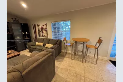 1411 Seagrape Cir, Weston, FL 33326 - Photo 4