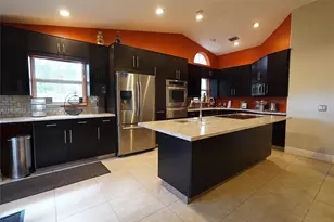 1411 Seagrape Cir, Weston, FL 33326 - Photo 4