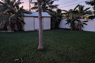 917-919 NE 10th St, Hallandale Beach, FL 33009 - Photo 10