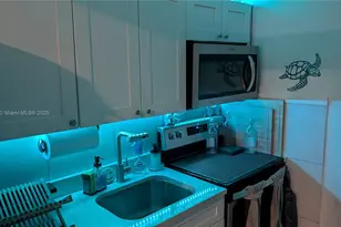 917-919 NE 10th St, Hallandale Beach, FL 33009 - Photo 6