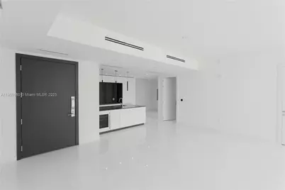 300 Biscayne Blvd Way #1003, Miami, FL 33131 - Photo 10