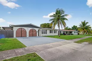 11930 SW 199th St, Miami, FL 33177 - Photo 2
