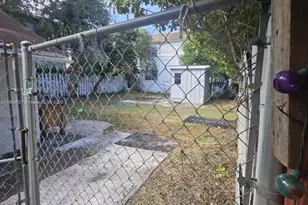 1008 N 18th Ct, Hollywood, FL 33020 - Photo 18