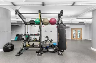 253 NE 2nd St, Miami, FL 33132 - Photo 18