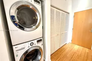 253 NE 2nd St, Miami, FL 33132 - Photo 6