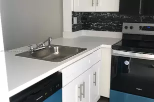 438 NE 210th Cir Terrace, Miami, FL 33179 - Photo 4