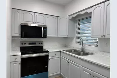 4300 Seagrape Dr #5, Lauderdale by the Sea, FL 33308 - Photo 2