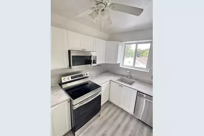 555 NE 70th St, Miami, FL 33138 - Photo 14