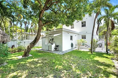 555 NE 70th St, Miami, FL 33138 - Photo 32