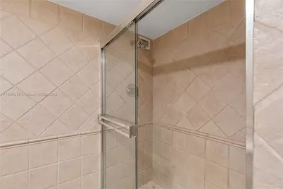 5700 Collins Ave #10D, Miami Beach, FL 33140 - Photo 28