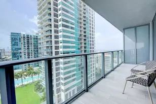 121 NE 34th St, Miami, FL 33137 - Photo 12