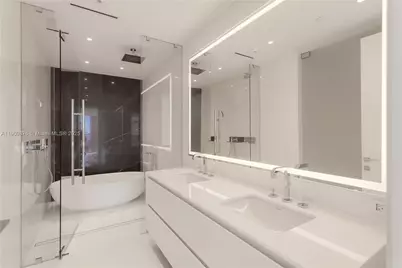 300 Biscayne Blvd Way #1003, Miami, FL 33131 - Photo 22