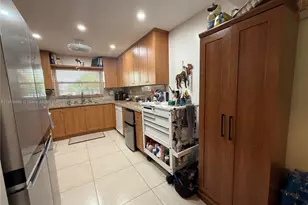 9741 Sunrise Lakes Blvd, Sunrise, FL 33322 - Photo 10