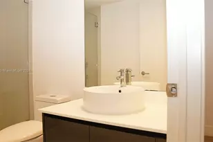 31 SE 6th St, Miami, FL 33131 - Photo 12