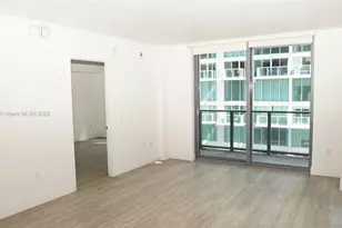 31 SE 6th St, Miami, FL 33131 - Photo 8