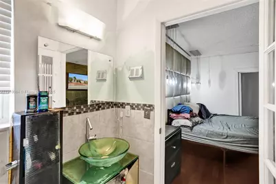 652 SE 8th St, Hialeah, FL 33010 - Photo 30