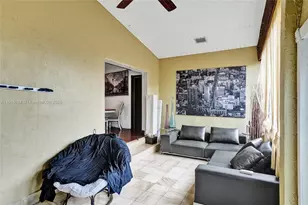 652 SE 8th St, Hialeah, FL 33010 - Photo 14