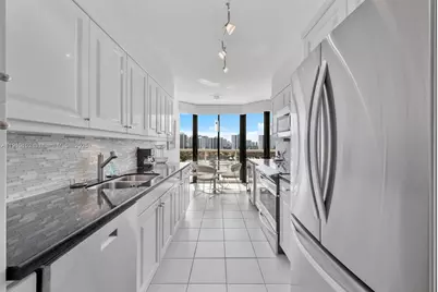 3640 Yacht Club Dr #1107, Aventura, FL 33180 - Photo 10
