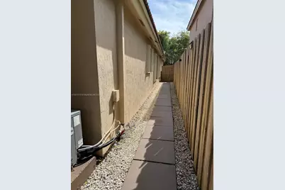 2065 SE 14th St, Homestead, FL 33035 - Photo 2