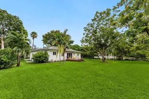 810 NW 7th St, Miami, FL 33136 - Photo 2