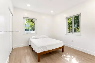 810 NW 7th St, Miami, FL 33136 - Photo 16