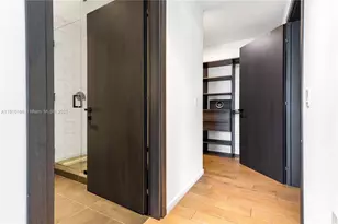 398 NE 5th St, Miami, FL 33132 - Photo 10