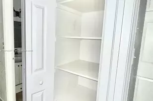 6095 W 19th Ave, Hialeah, FL 33012 - Photo 14