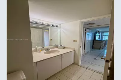 6061 Collins Ave #11A, Miami Beach, FL 33140 - Photo 24