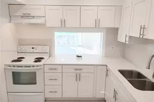 215 SE 3rd Ave, Hallandale Beach, FL 33009 - Photo 14