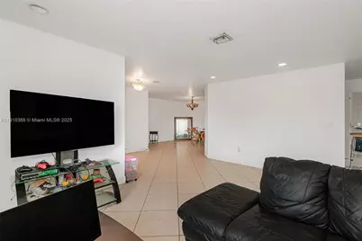 18890 SW 184th St, Miami, FL 33187 - Photo 10