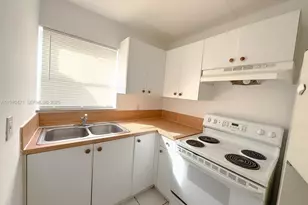 2840 NW 15th Ct, Fort Lauderdale, FL 33311 - Photo 2