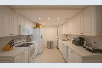 199 Ocean Lane Dr #313, Key Biscayne, FL 33149 - Photo 4