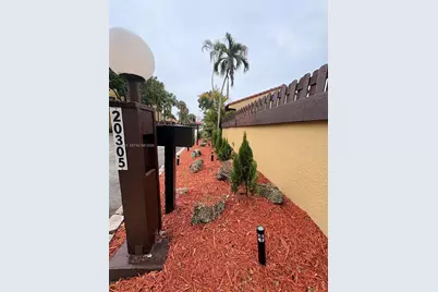 20305 NE 10th Ct, Miami, FL 33179 - Photo 12