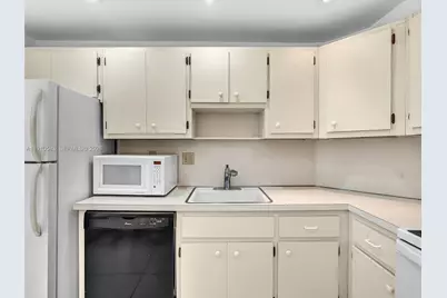 300 Bayview Dr #902, Sunny Isles Beach, FL 33160 - Photo 38