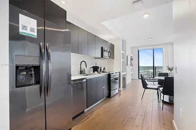 398 NE 5th St #1811, Miami, FL 33132 - Photo 2