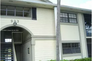 933 NE 199th St, Miami, FL 33179 - Photo 2