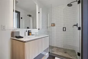 398 NE 5th St, Miami, FL 33132 - Photo 28