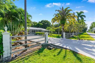 327 Mongomery Ave, Fort Myers, FL 33905 - Photo 2