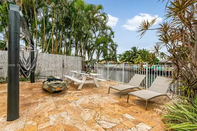 281 SE 3rd Ct, Pompano Beach, FL 33060 - Photo 10