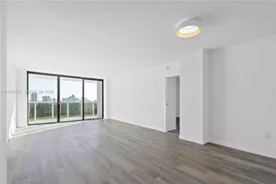 3675 N Country Club Dr, Aventura, FL 33180 - Photo 14