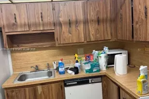 200 Lakeview Dr, Weston, FL 33326 - Photo 2