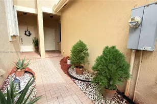 3887 Tree Top Dr, Weston, FL 33332 - Photo 4