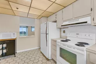 3100 W Rolling Hills Cir, Davie, FL 33328 - Photo 18
