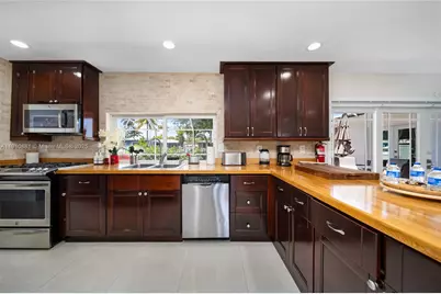 31 SE 12th St, Pompano Beach, FL 33060 - Photo 14