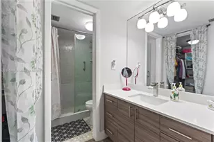 1000 Colony Point Cir, Pembroke Pines, FL 33026 - Photo 8