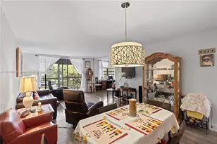 1000 Colony Point Cir, Pembroke Pines, FL 33026 - Photo 32