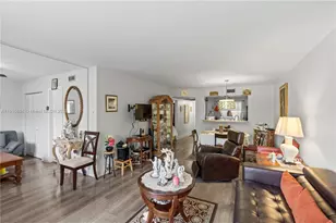 1000 Colony Point Cir, Pembroke Pines, FL 33026 - Photo 16