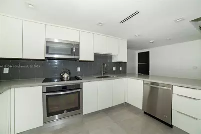 100 Bayview Dr #325, Sunny Isles Beach, FL 33160 - Photo 6