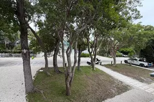 219 S Bay Harbor Dr, Key Largo, FL 33037 - Photo 12